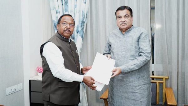 मंत्री रामविचार नेताम ने केंद्रीय मंत्री नितिन गडकरी से की सौजन्य मुलाकात