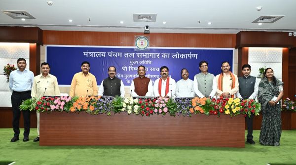 मुख्यमंत्री ने किया मंत्रालय के पंचम तल में नवीन सभागार का लोकार्पण