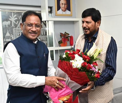 केंद्रीय राज्यमंत्री रामदास अठावले ने मुख्यमंत्री साय से की सौजन्य मुलाकात