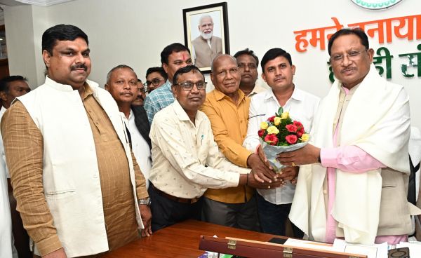 यादव समाज के प्रतिनिधियों ने मुख्यमंत्री विष्णुदेव साय से की सौजन्य मुलाकात