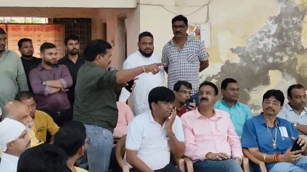 कांग्रेस की बैठक में फूटा कार्यकर्ताओं का गुस्सा, पूर्व मंत्री के सामने जमकर निकाली भड़ास&hellip;