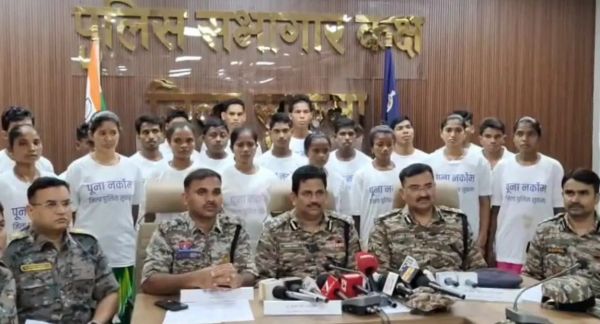 23 नक्सलियों ने हथियार छोड़, मुख्य धारा में लौटने का लिया फैसला&hellip;