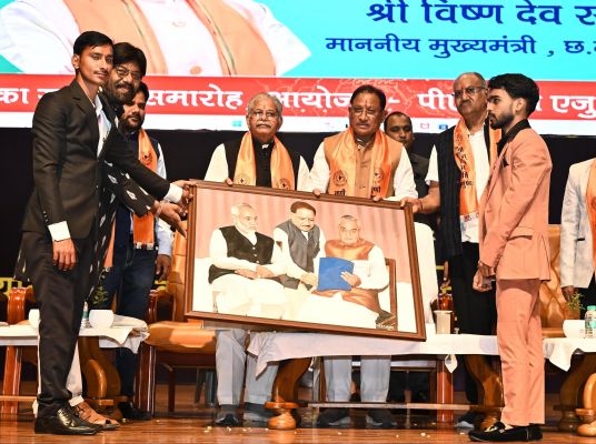 मुख्यमंत्री विष्णुदेव साय ने पीएसवाय उत्कृष्टता सम्मान समारोह में प्रतिभावान छात्र-छात्राओं को किया सम्मानित