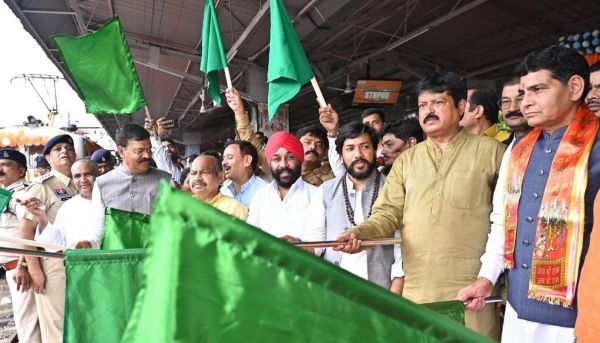 श्री रामलला के दर्शन करने रायपुर से 850 श्रद्धालु हुए रवाना, CM विष्णुदेव साय ने दी शुभकामनाएं