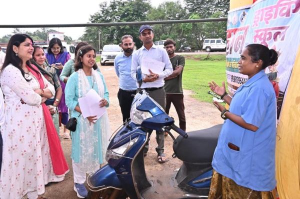 "स्कूटी दीदी" बनीं आत्मनिर्भर भारत की प्रतीक &ndash; मुख्यमंत्री विष्णु देव साय ने सराहा एनु का जज़्बा