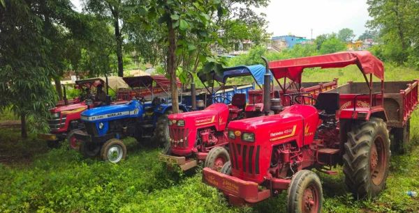 रेत के अवैध परिवहन पर प्रशासन की बड़ी कार्रवाई, 18 ट्रैक्टर जब्त