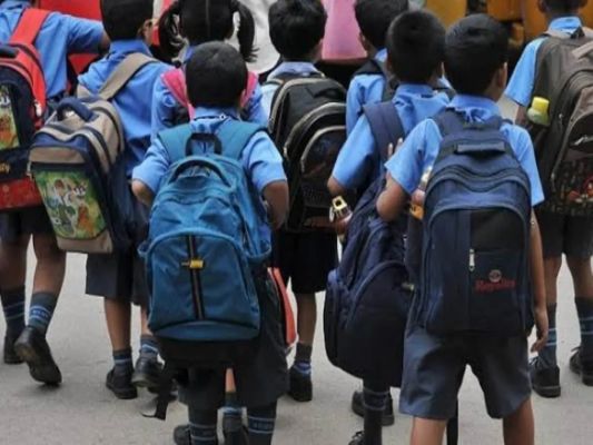 स्कूल बैग हल्का करने शिक्षा विभाग का सख्त आदेश जारी