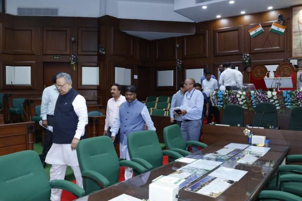 विपक्ष के व्यवहार से विधानसभा अध्यक्ष नाराज, बोले, बार-बार आपलोग सदन की परंपराओं को ध्वस्त कर रहे&hellip;फिर किया कार्यवाही स्थगित