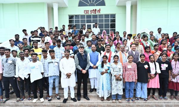 बीजापुर जिले के युवाओं से मुख्यमंत्री ने की मुलाकात