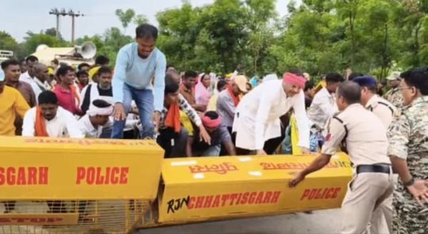 डीएपी और यूरिया की भारी किल्लत के विरोध में आज युवा कांग्रेस और किसानों ने किया प्रदर्शन