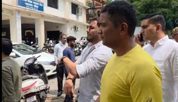 ED के वकील सौरभ पांडे ने कहा- शराब घोटाले में मनी लॉन्ड्रिंग के जरिये चैतन्य को 13 करोड़ का हुआ लाभ, फैजल रिजवी बोले- गिरफ्तारी राजनीतिक दुर्भावना से प्रेरित