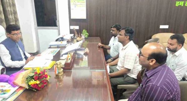 तहसीलदार संघ ने राजस्व मंत्री टंकराम से की मुलाकात, 17 सूत्रीय मांगों को लेकर सौंपा ज्ञापन