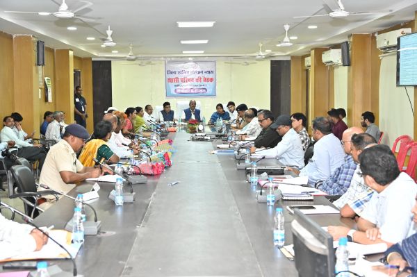 DMF की राशि का जनहित में हो अधिकतम उपयोग, खनिज चोरी रोकने पर ध्यान दें अधिकारी: सांसद बृजमोहन अग्रवाल