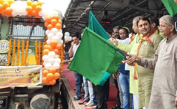 रामलला दर्शन योजना के अंतर्गत बिलासपुर संभाग के 850 श्रद्धालुओं का जत्था अयोध्या धाम के लिए हुआ रवाना