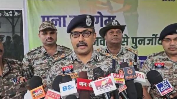 13 माओवादियों ने किया सरेंडर, 62 लाख रुपये का था ईनाम, मुख्यमंत्री ने दी बधाई