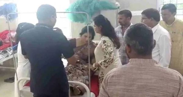 केश शिल्प बोर्ड की अध्यक्ष मोना सेन सड़क हादसे में घायल, कार और बाइक में जोरदार टक्कर