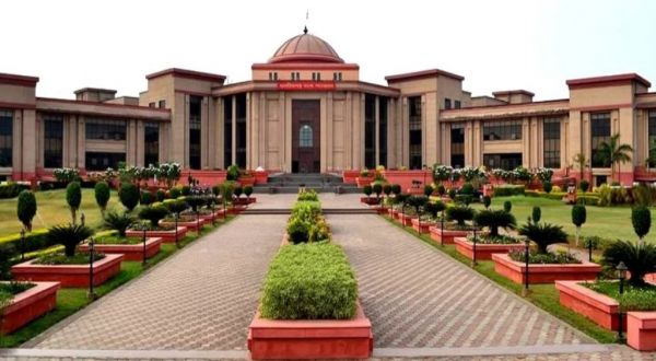 उच्च न्यायालय का बड़ा फैसला : राज्य सरकार तय कर सकती है प्राइवेट स्कूलों की फीस