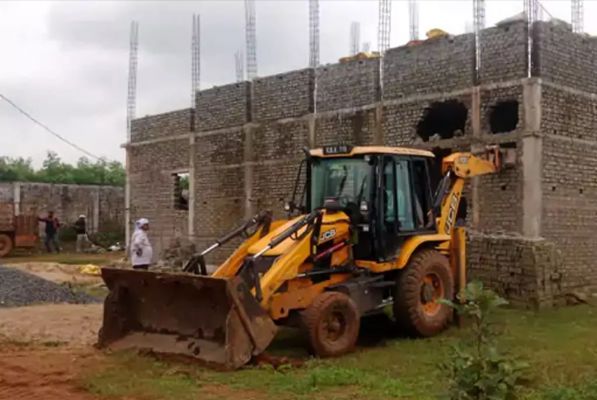 रायपुर के बाद बिलासपुर निगम ने भी अवैध प्लाटिंग पर चलवाया बुलडोजर