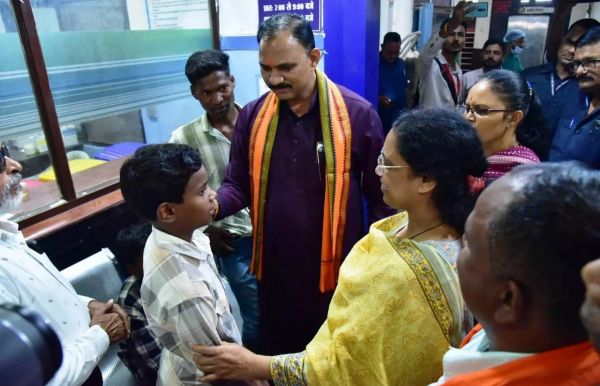 स्वास्थ्य मंत्री ने किया कोण्डागांव और फरसगांव में शासकीय अस्पतालों का निरीक्षण