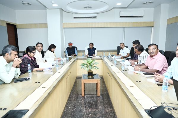 मुख्यमंत्री विष्णुदेव साय ने वन एवं जलवायु परिवर्तन विभाग के कार्यों की समीक्षा की