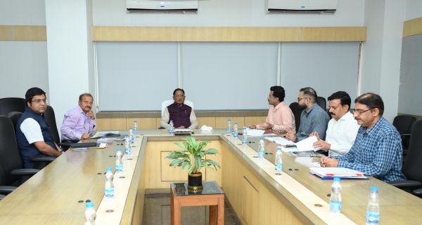 जनभागीदारी से करें आदिवासी बाहुल्य ग्रामों का समग्र विकास: मुख्यमंत्री ने आदि कर्मयोगी अभियान की समीक्षा बैठक में दिए निर्देश