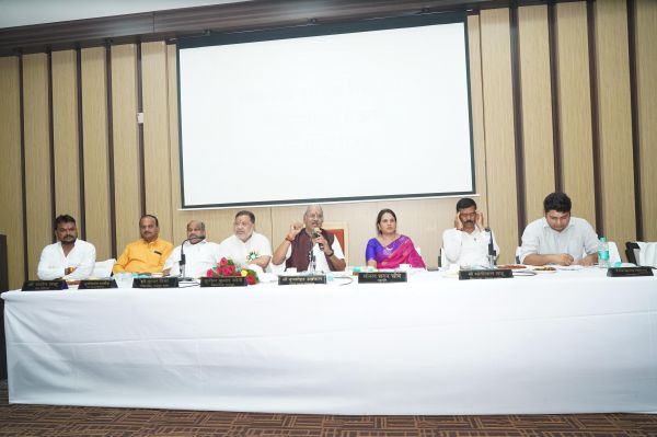 राजधानी रायपुर को आधुनिक, सुंदर और सुव्यवस्थित बनाने के लिए ठोस योजना पर काम हो: सांसद बृजमोहन अग्रवाल