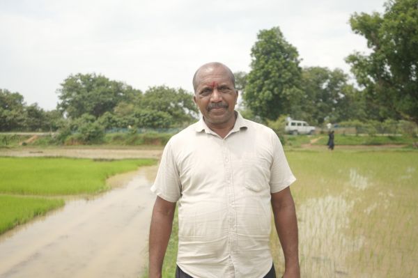 समय पर मिला खाद, खिल उठी उम्मीदें,&nbsp;कोरकोमा के संतोष के खेतों में लहलहाएगी उम्मीदों की धान