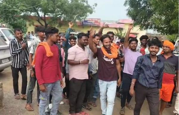 धर्मांतरण को लेकर फिर हुआ बवाल, दोनों पक्ष के लोग पहुंचे थाने