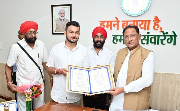 मुख्यमंत्री विष्णु देव साय से राष्ट्रपति सम्मान से सम्मानित देवाशीष और मनतृप्त कौर ने की मुलाकात