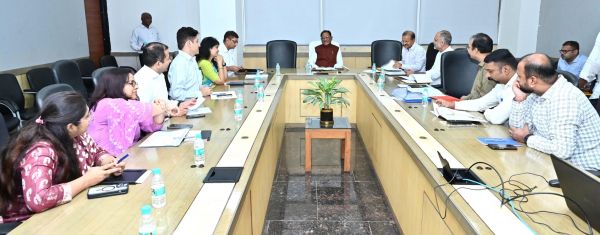 मुख्यमंत्री विष्णु देव साय ने वीडियो कॉन्फ्रेंसिंग के जरिए ली सभी जिलों के कलेक्टर्स की समीक्षा बैठक