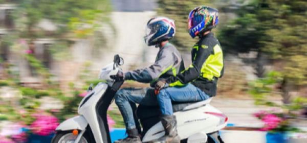 दोपहिया वाहनों के साथ हेलमेट बेचना अब अनिवार्य, SSP ने शोरूम संचालकों को जारी किया आदेश