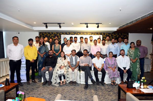 ऊर्जा संरक्षण एवं सतत भवन संहिता पर आधारित कार्यशाला में आये प्रतिभागियों को CREDA, सी.ई.ओ. राजेश सिंह राणा ने किया संबोधित