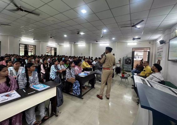 डीएसपी साइबर सेल ने छात्रों को ठगी से बचाव के दिए टिप्स  