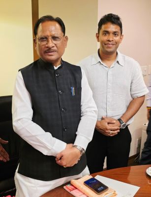बस्तर के होनहार अविनाश तिवारी से टोक्यो में मिले मुख्यमंत्री विष्णुदेव साय