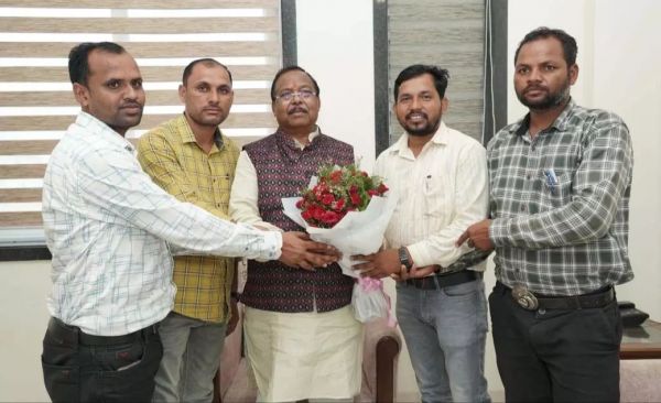 मंत्री राम विचार नेताम से बलरामपुर-रामानुजगंज प्रतिनिधिमंडल ने की मुलाकात  