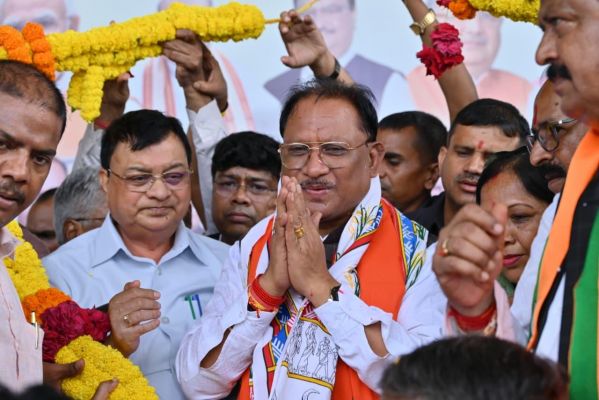 CM साय विदेश दौरे से रायपुर लौटे