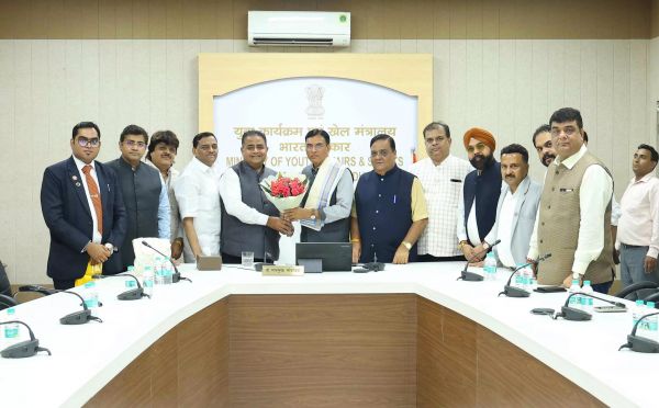 केंद्रीय मंत्री मनसुख मंडाविया से सतीश थौरानी के नेतृत्व में छत्तीसगढ़ चैंबर ऑफ़ कॉमर्स के प्रतिनिधि मंडल ने की मुलाकात