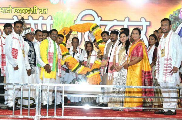 मुख्यमंत्री करमा तिहार 2025 कार्यक्रम में हुए शामिल, करमा दलों को सम्मानित कर किया प्रोत्साहित