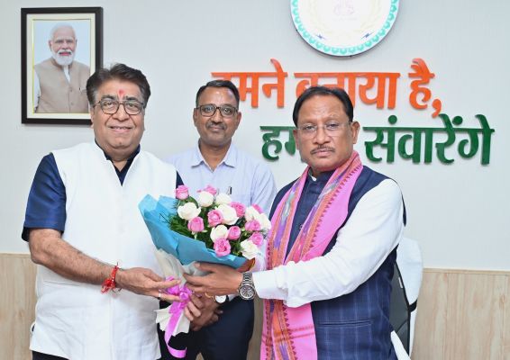 मुख्यमंत्री से ट्रिपल आई टी नया रायपुर के निदेशक प्रोफेसर ओमप्रकाश व्यास ने की सौजन्य मुलाकात