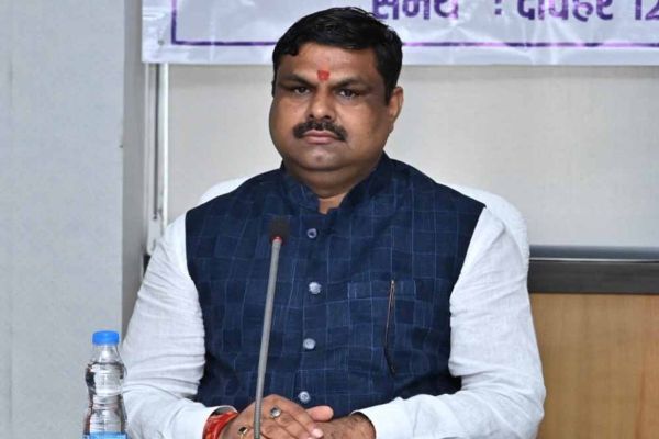 शिक्षा मंत्री का कड़ा रुख, गड़बड़ी की पुलिस जांच कराने के दिये निर्देश