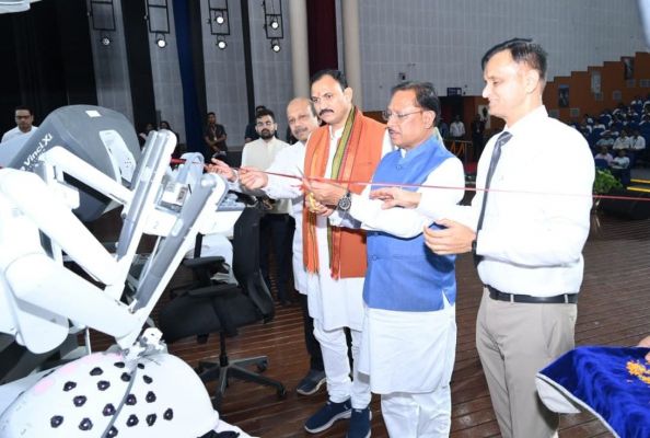 एम्स रायपुर में &lsquo;देव हस्त&rsquo; रोबोटिक सर्जिकल सिस्टम का मुख्यमंत्री ने किया शुभारंभ