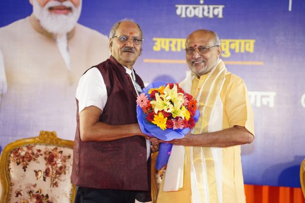 सांसद बृजमोहन अग्रवाल ने उपराष्ट्रपति पद पर NDA प्रत्याशी सी.पी. राधाकृष्णन की ऐतिहासिक जीत पर दी बधाई