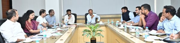 मुख्यमंत्री के प्रमुख सचिव ने की नक्सल प्रभावित जिलों में विकास कार्यों की समीक्षा