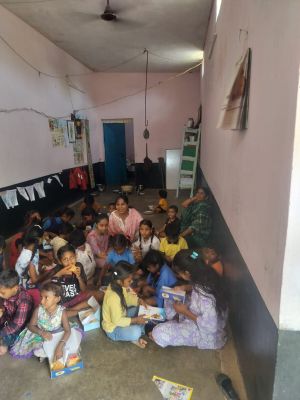 आबकारी एसआई ने अपने जन्मदिन पर बच्चों के संग साझा की खुशियां  