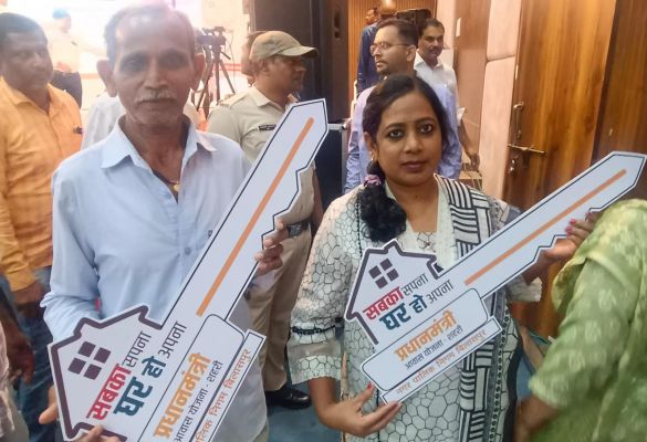 पक्का आशियाना मिलने से खिले चेहरे, भवन अनुज्ञा और वय वंदन कार्ड सहित कई योजनाओं का लाभ