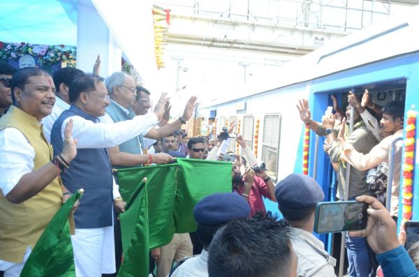 राजिम-रायपुर नई मेमू रेल सेवा का मुख्यमंत्री साय ने किया शुभारंभ