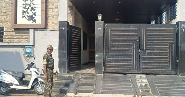 ACB-EOW टीम ने तीन शहरों में मारी रेड 