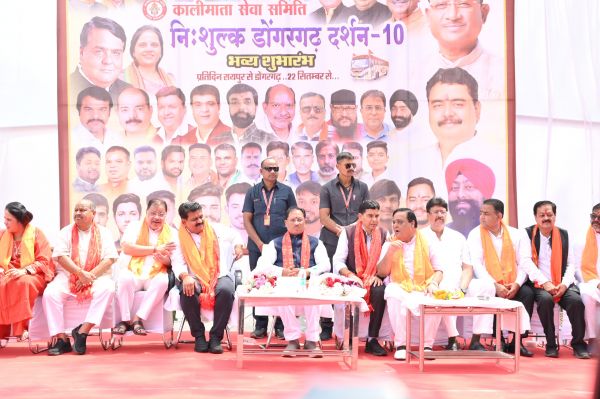 मुख्यमंत्री ने चार बसों को दिखाई हरी झंडी: दो सौ श्रद्धालु मां बम्लेश्वरी दर्शन के लिए हुए रवाना