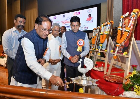 मुख्यमंत्री विष्णुदेव साय राष्ट्रीय सेवा योजना के स्थापना दिवस एवं सम्मान समारोह में हुए शामिल