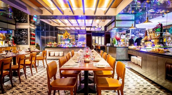 राजधानी के 7 बारों पर जिला प्रशासन की सख्ती, लाइसेंस सस्पेंड, नियमों का उल्लंघन करने वालों पर जारी रहेगी कार्रवाई